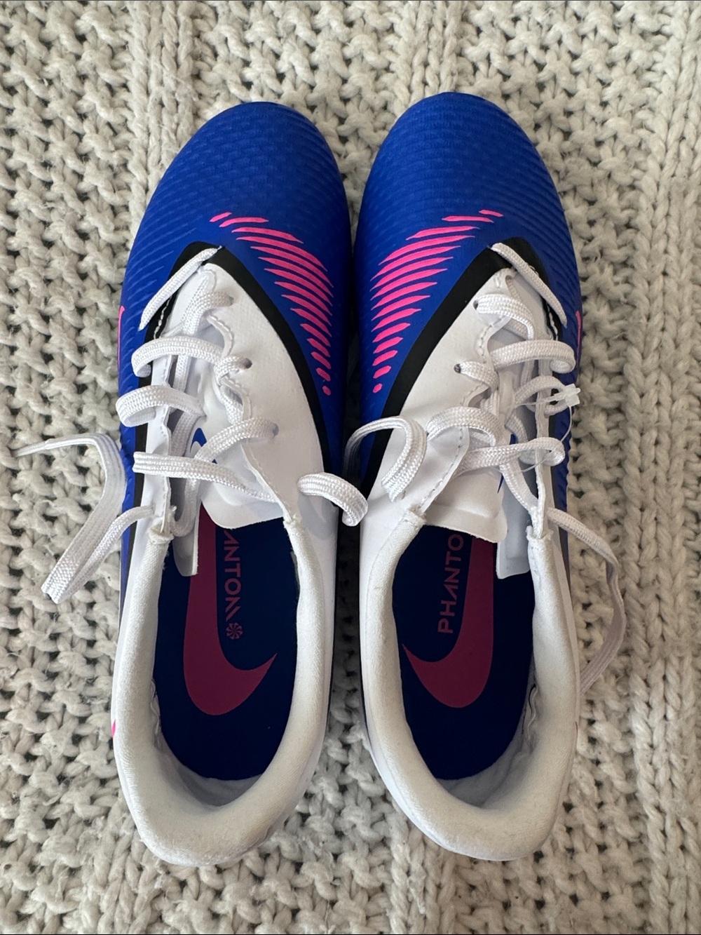 ⚽️Nike Phantom Blue & Pink Soccer Cleats with White Trim **Excellent Condition**